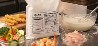 Alimentos empanados para preparo em cozinha profissional